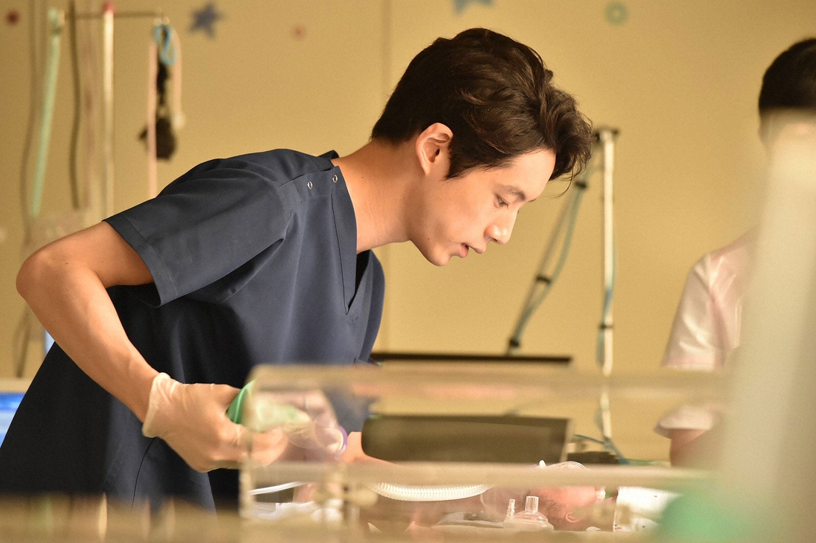 坂口健太郎／「コウノドリ」第4話より（画像提供：TBS）