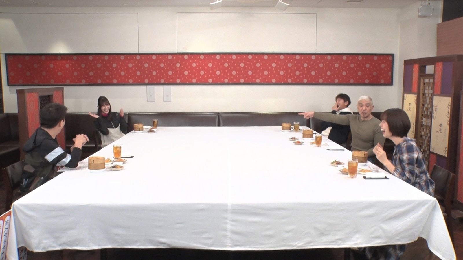 （左手前から時計回りに）坂上忍、真木よう子、浜田雅功、松本人志、山崎夕貴（C）フジテレビ
