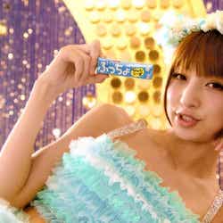 篠田麻里子(新CM「上からマリコ」ノーマル篇)
