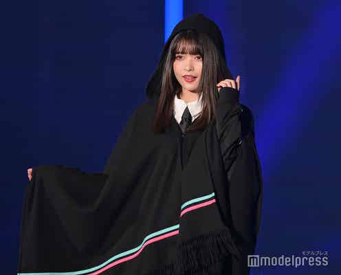 景井ひな、美脚際立つポンチョコーデが可愛い<TGC 2023 S/S>