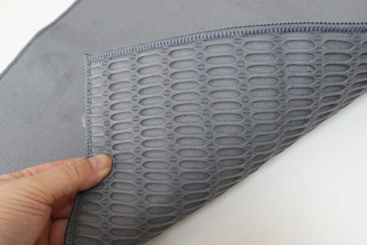 ダイソー　抗菌防臭吸水マット（45cm×35cm）　メッシュ素材