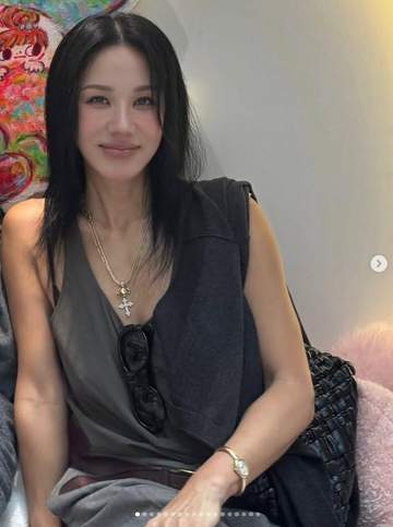 韓国ベテラン女性歌手、56歳とは思えぬ鍛えられた水着姿披露 ファンは「セルフケアの模範」