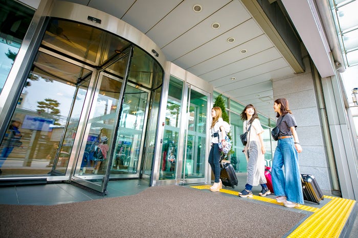 空港に到着(提供写真)