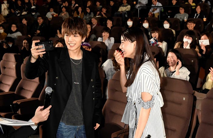 岩田剛典、山本美月(C)2018映画「去年の冬、きみと別れ」製作委員会