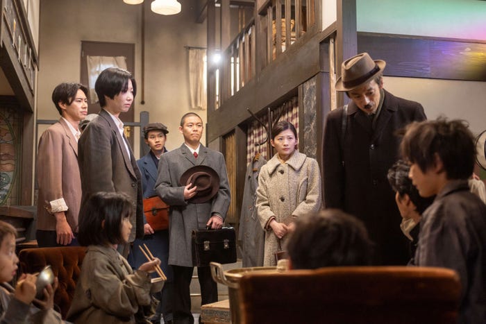 戸塚純貴、土居志央梨、伊藤沙莉、滝藤賢一「虎に翼」第57話(C)NHK