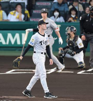 阪神 試合開始わずか10分で3失点 先発・ルーカス制球定まらずいきなり2四球→ダルベックに3ラン被弾