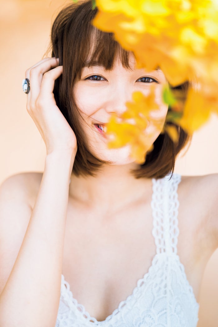 飯豊まりえの色白美肌に心奪われる 貴重な水着姿も披露 モデルプレス 飯豊まりえの色白美肌に心奪われる 貴重な水着姿も披露 モデルプレス