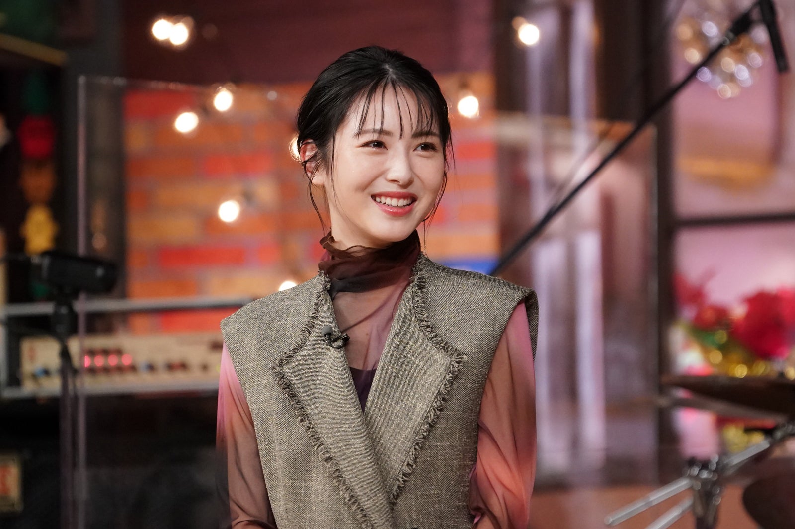 浜辺美波、中学2年生で経験した切ない思い出とは？感銘を受けた楽曲も明かす