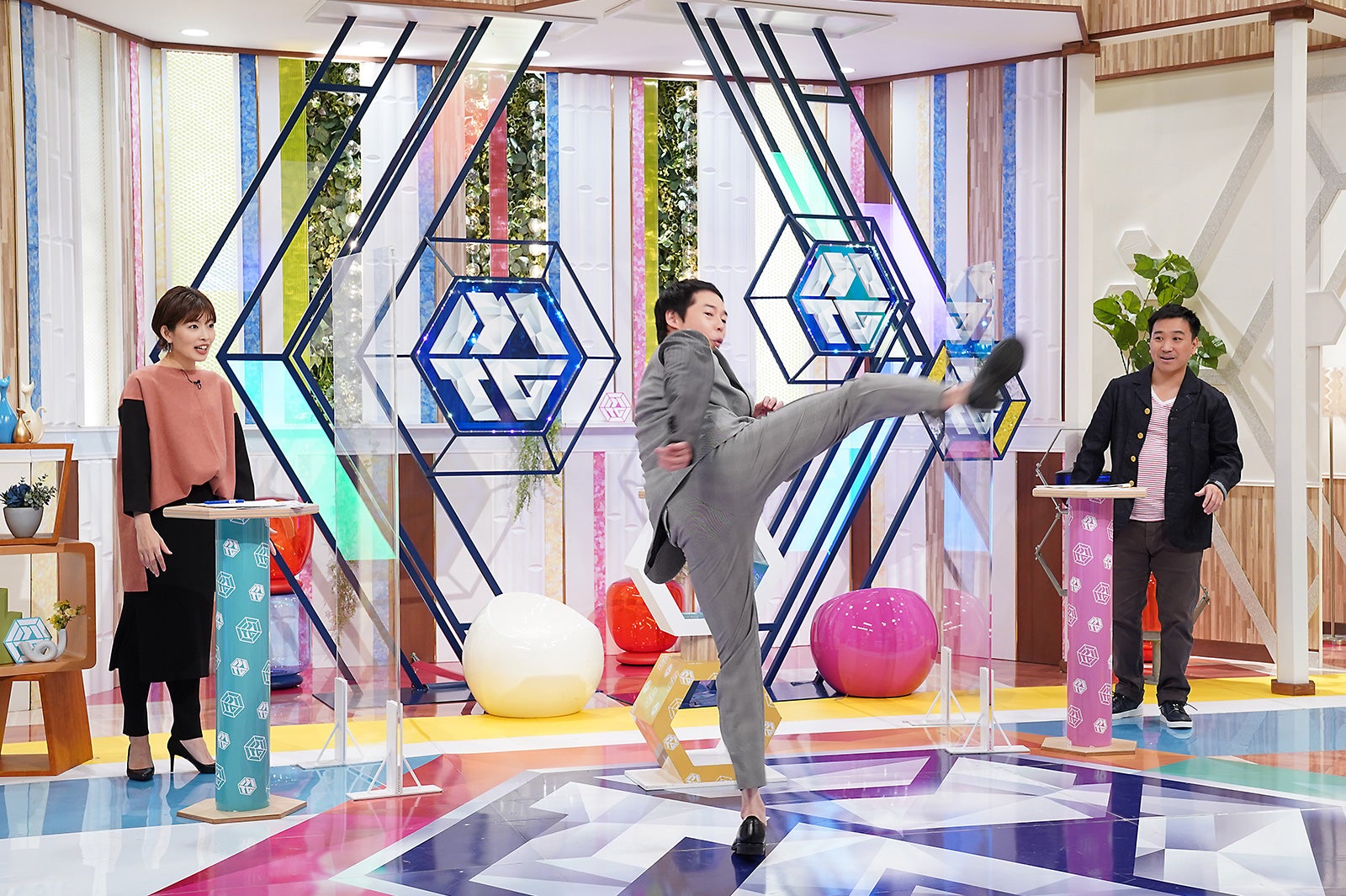 林マオアナウンサー、今田耕司、月亭八光（C）読売テレビ