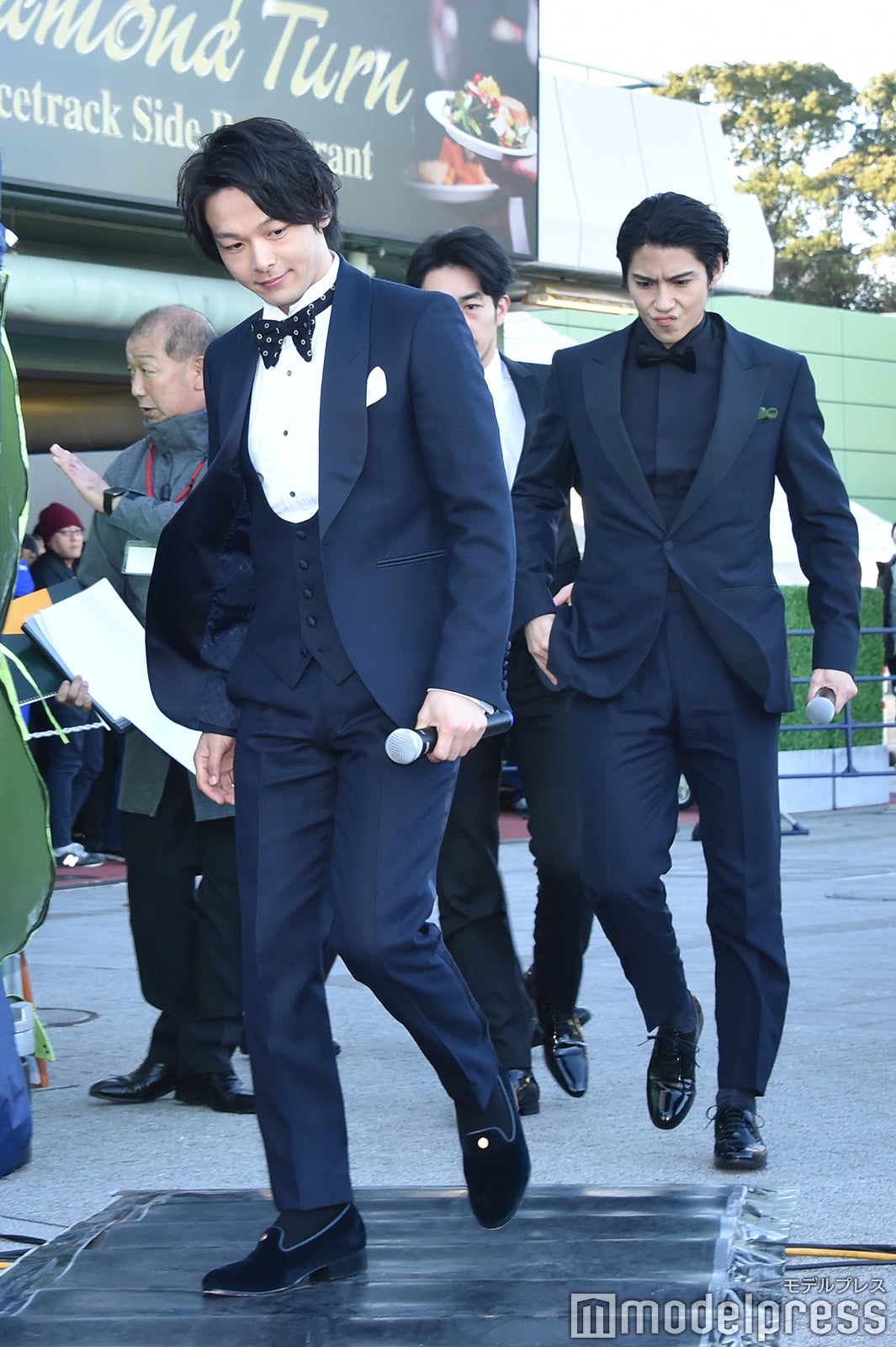 中村倫也、賀来賢人 （C）モデルプレス
