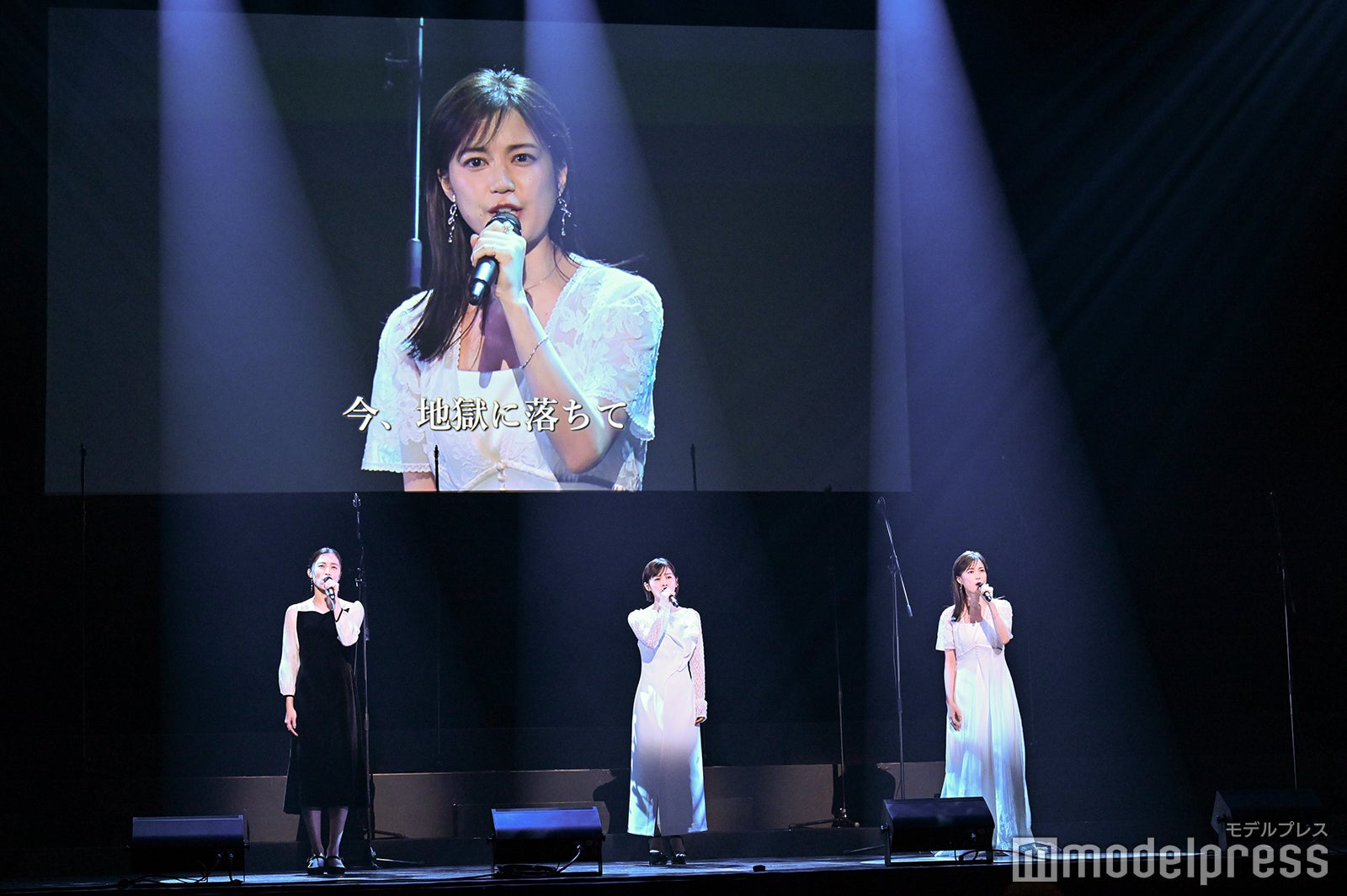 木下晴香、昆夏美、生田絵梨花（C）モデルプレス