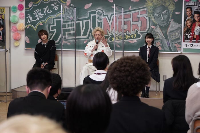 神尾楓珠、間宮祥太朗、森川葵 (C)フジテレビ