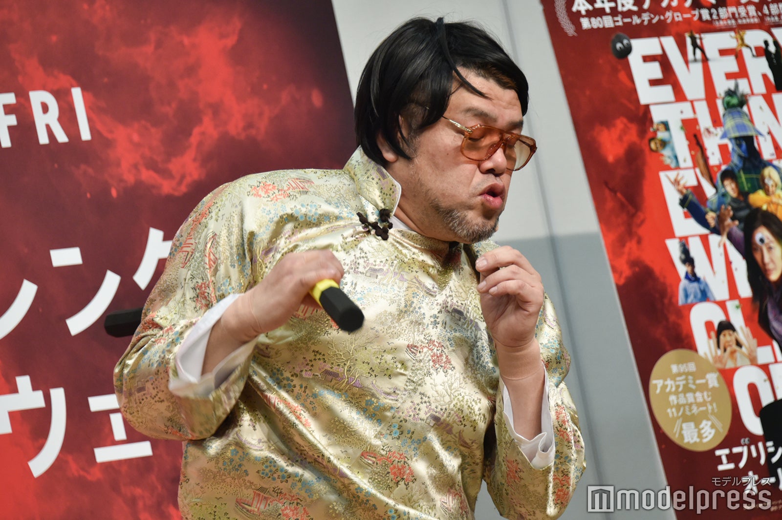 ヌンチャクアクションを練習するくっきー！ （C）モデルプレス