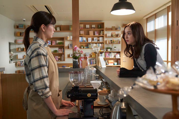 岡崎紗絵、佐々木希「アイのない恋人たち」最終話より(C)ABCテレビ