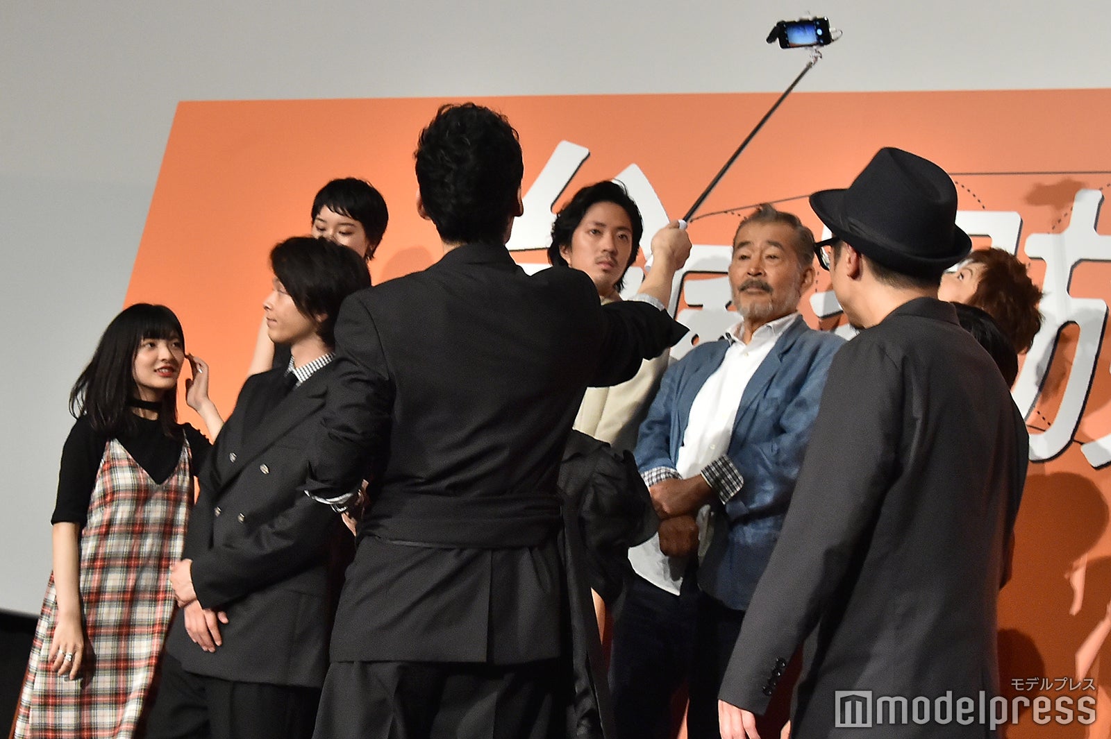 自撮りタイム （C）モデルプレス