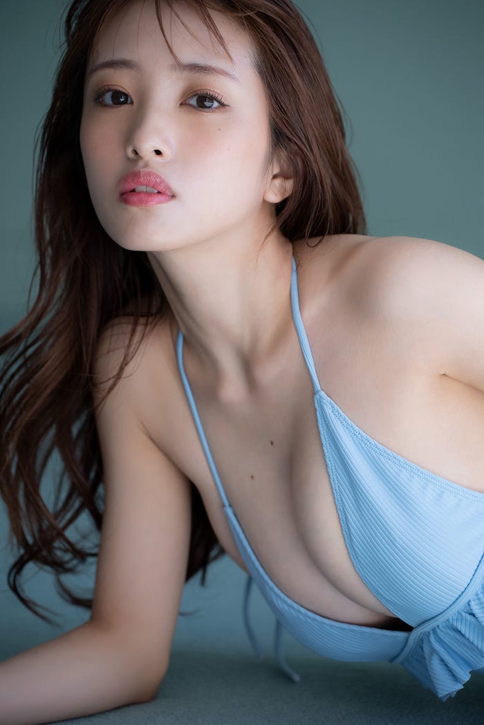 向井地美音ファースト写真集「胸騒ぎの正体」Amazon限定版表紙/撮影:中村和孝 ワニブックス刊