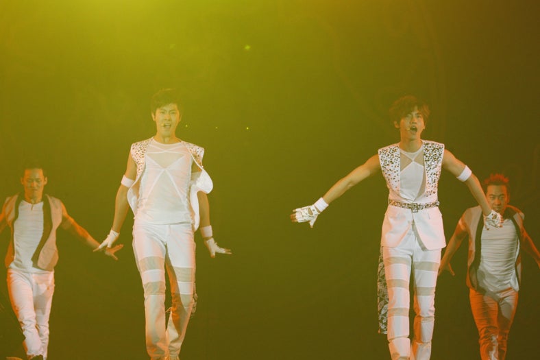 東方神起（左から：ユンホ、チャンミン）