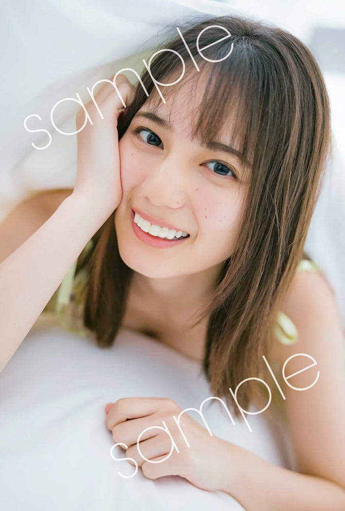 小坂菜緒1st写真集『君は誰?』ポストカード紀伊国屋書店版「おはような彼女」/撮影:藤原宏