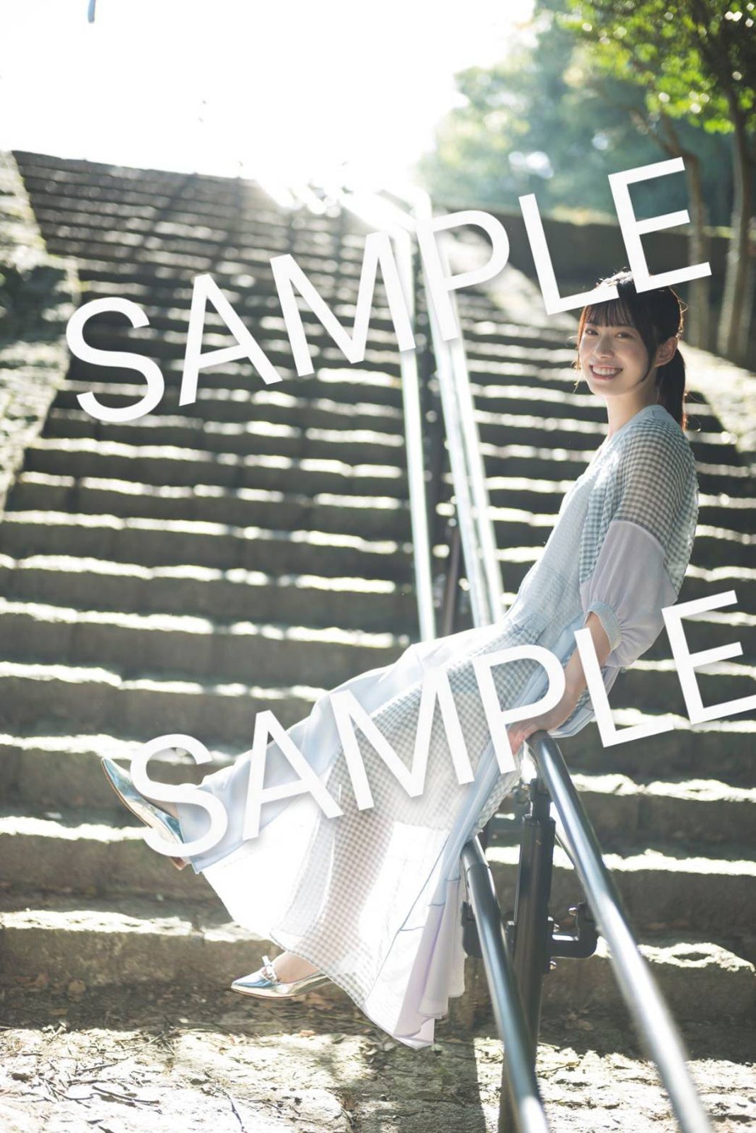 東村芽依／紀伊國屋書店ポストカード（C）藤本和典／白夜書房