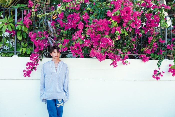 佐藤大樹ファースト写真集「STEP BY STEP」より先行カット解禁/撮影:荒木勇人(提供写真)