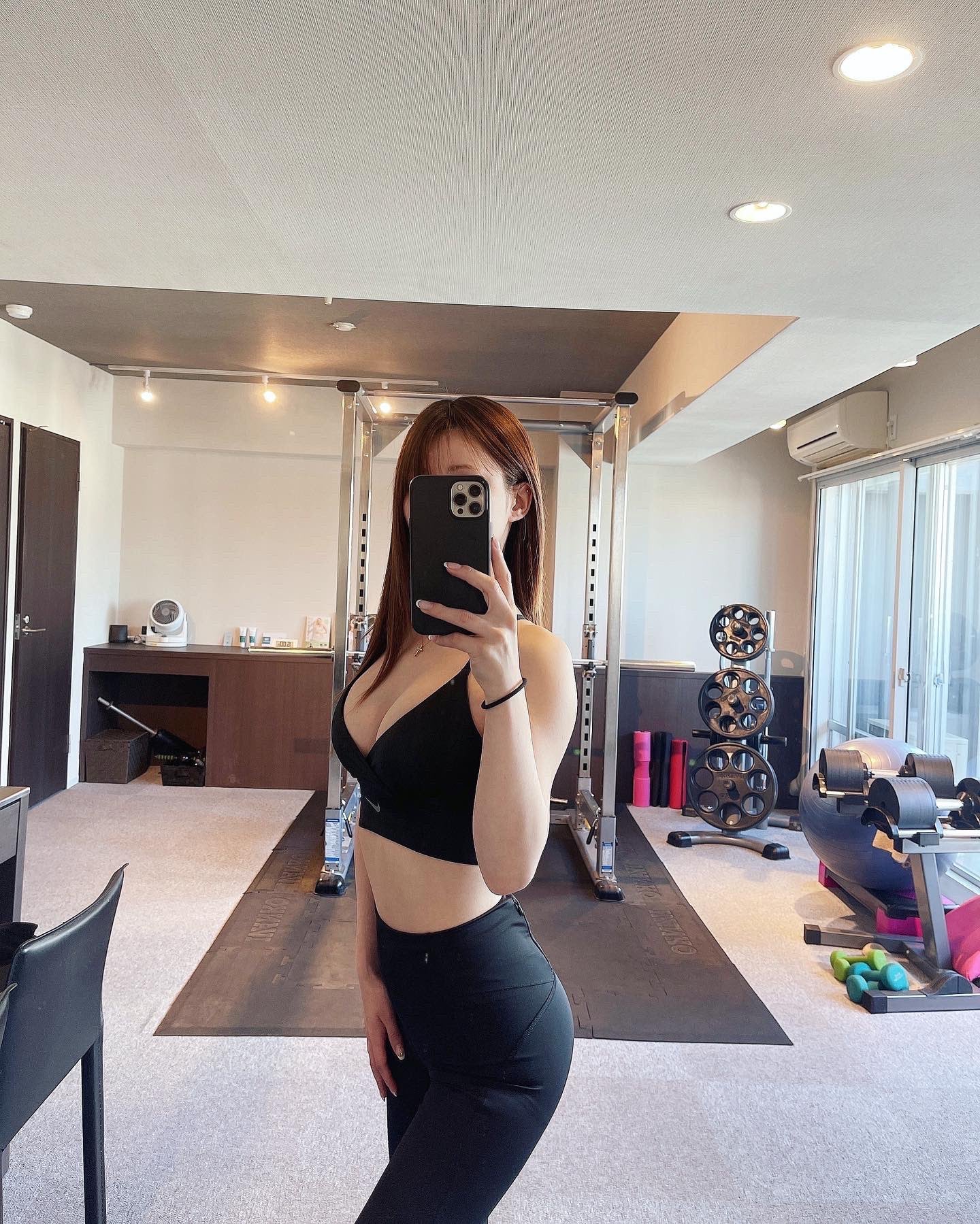 ダレノガレ明美「体重は2kg増やしました」美ボディ披露「セクシー」「カッコよすぎる」の声