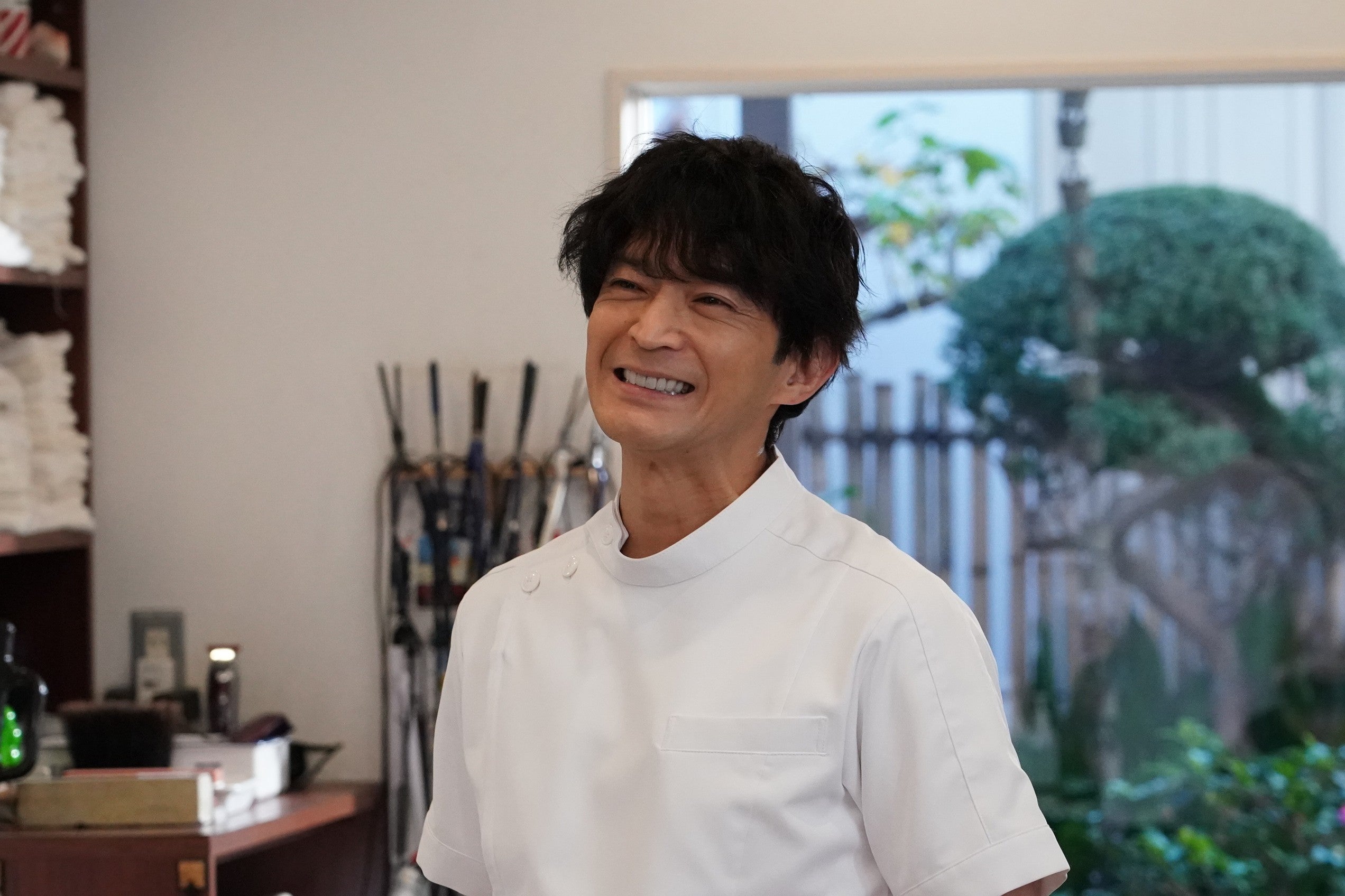 津田健次郎「ラムネモンキー」第1話（C）フジテレビ