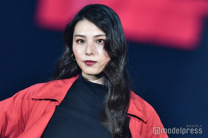 元乃木坂46相楽伊織 クールな表情で颯爽ランウェイ Tgc富山19 モデルプレス