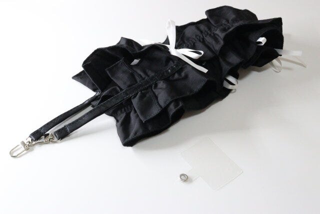 ダイソーのボリュームたっぷりなショルダーストラップ(くしゅくしゅリボン、シート付き) ダイソーのショルダーストラップ(くしゅくしゅリボン、シート付き)のビジュアル