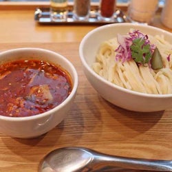 トマトのうまみ溢れる「トマトつけ麺」は悶絶必至! 原宿の『トマトマン』にファン続出