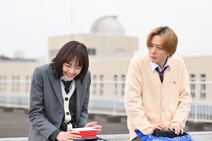 松井愛莉、犬飼貴丈 (C)カンテレ