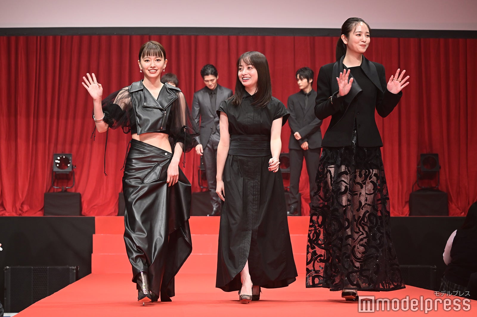 山本舞香、橋本環奈、横田真悠（C）モデルプレス