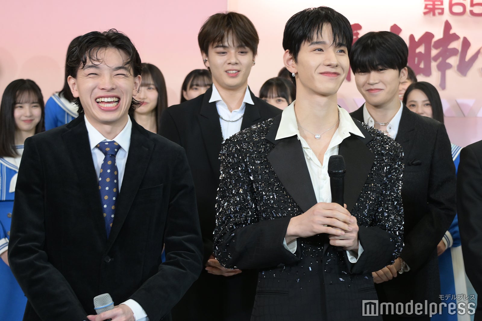 「パフォーマンスを楽しみにしているアーティスト」でimaseの名をあげて満足気な佐藤景瑚（C）モデルプレス