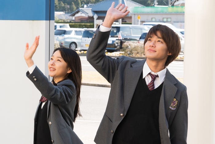 桜井日奈子、野村周平/「僕の初恋をキミに捧ぐ」第2話より(C)テレビ朝日