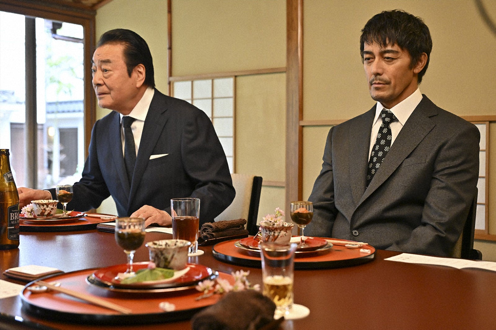 高橋英樹、阿部寛「キャスター」第5話（C）TBS