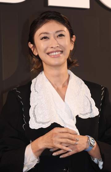 山田優 169cm美しすぎる網タイツ＆ピンヒールが最強すぎる イベントに圧巻の姿で現る 全くムダなし9頭身！？ さすがのビジュ
