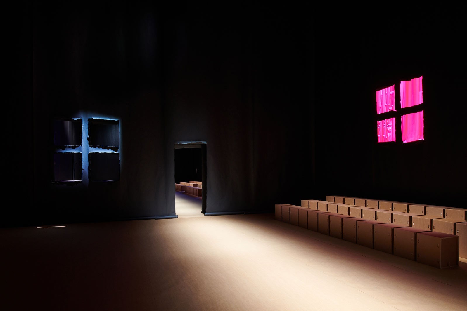 「TOUCH OF CRUDE」ショースペース（提供写真）