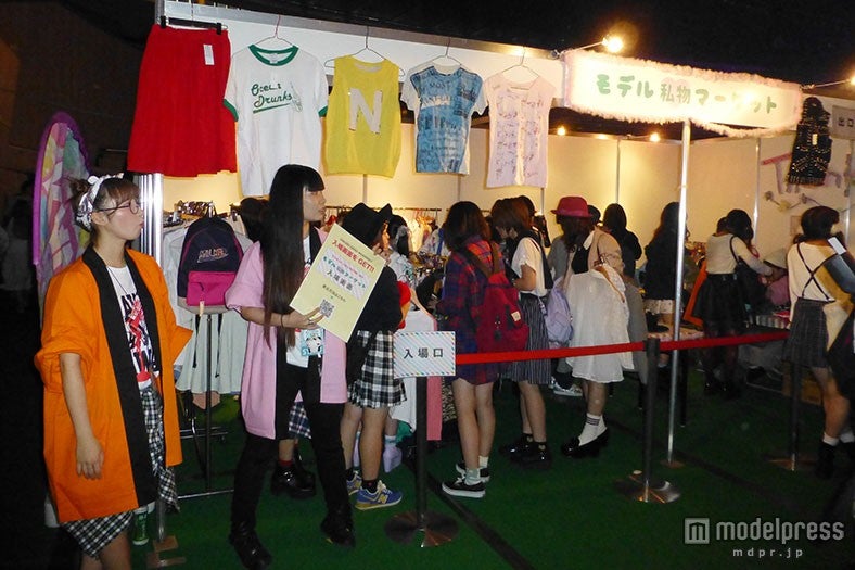 行列ができたモデル私物マーケット