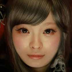 きゃりー扮する“きゃりーかむかむ”/「g.u.」新CM「ファッションモンスター the ファイナル」篇より