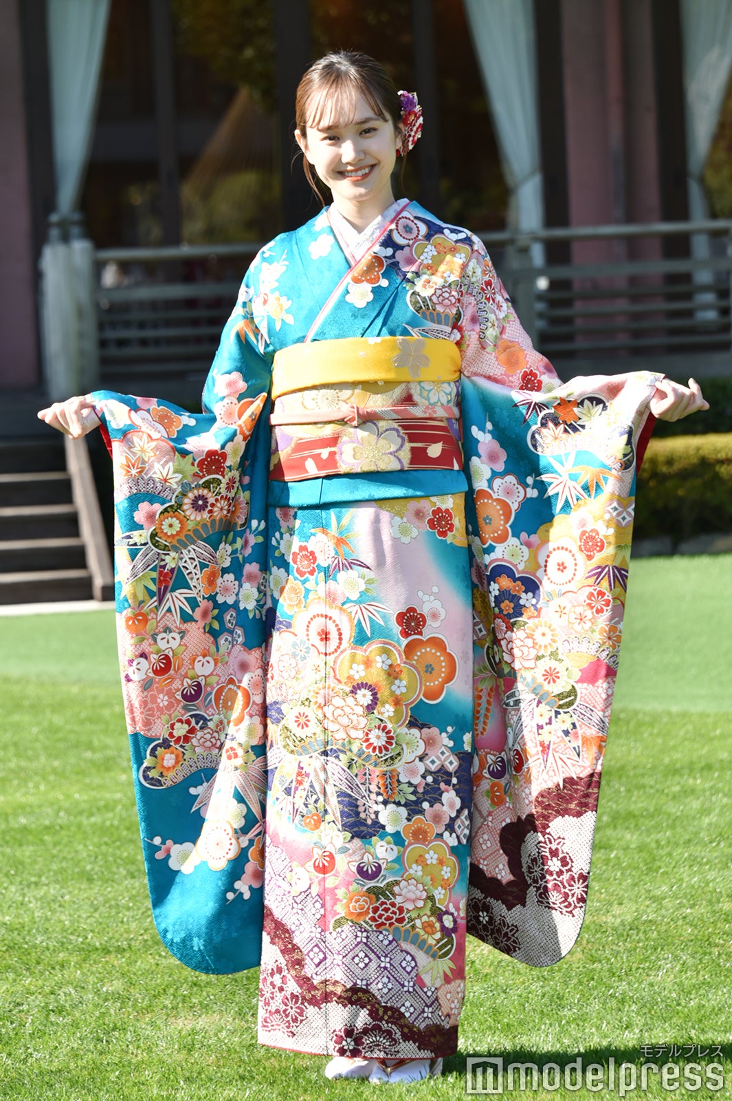 尾碕真花（C）モデルプレス