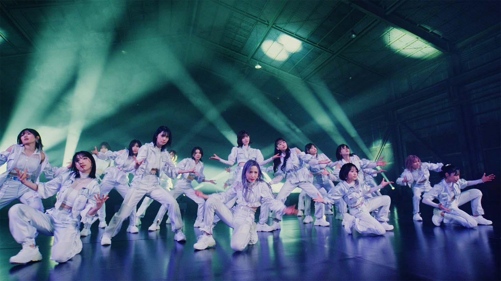 AKB48「元カレです」MVより（C）AKB48／キングレコード