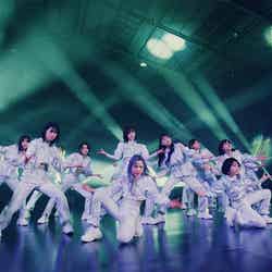 AKB48「元カレです」MVより（C）AKB48／キングレコード