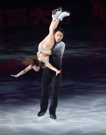 日本凱旋演技のりくりゅう 五輪フリーのエキシビ版を披露「嬉しかった」 来季については「もう少しまだ考えたいかなというのが正直なところ」