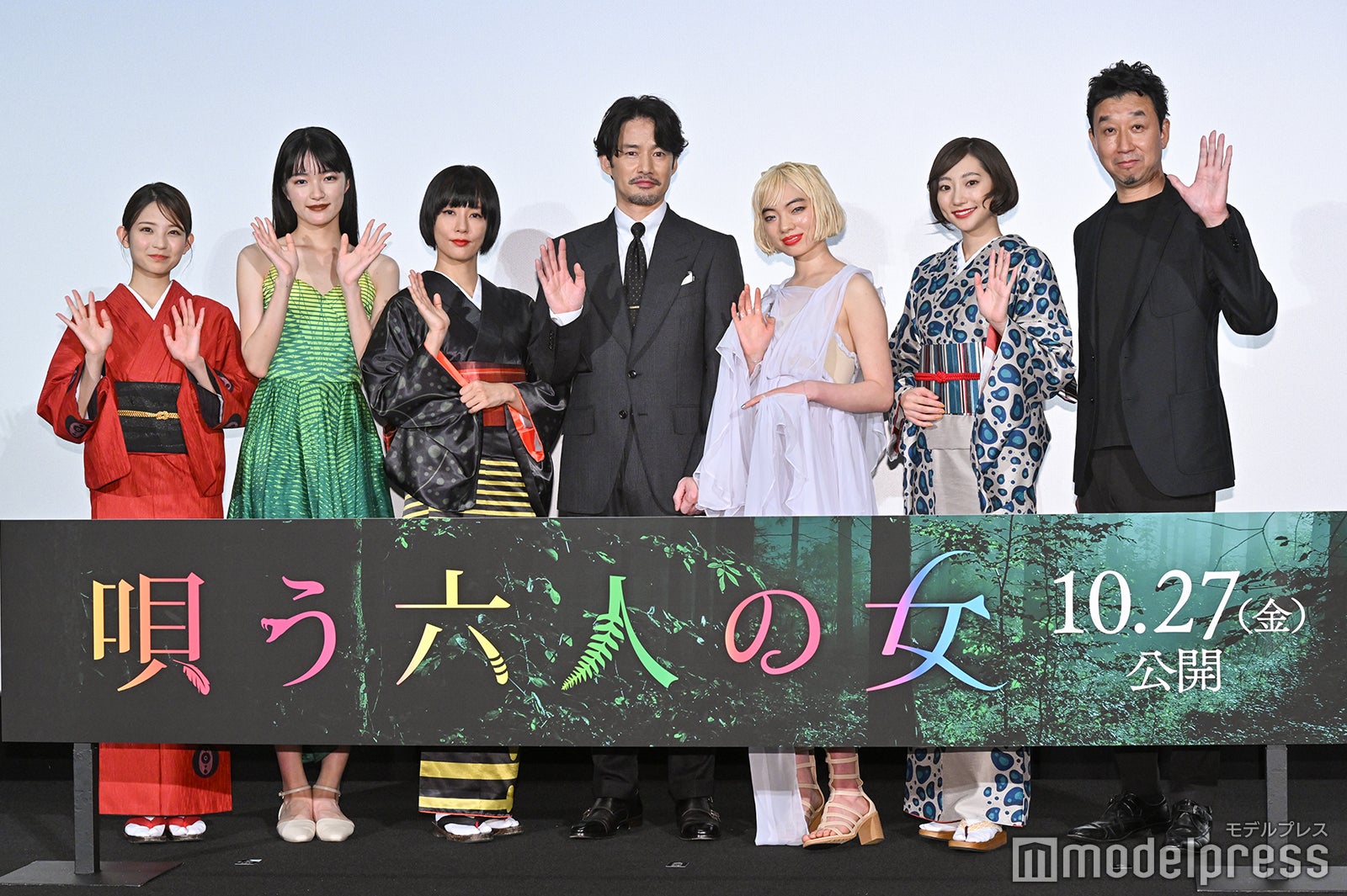 （左から）桃果、服部樹咲、水川あさみ、竹野内豊、アオイヤマダ、武田玲奈、石橋義正監督（C）モデルプレス