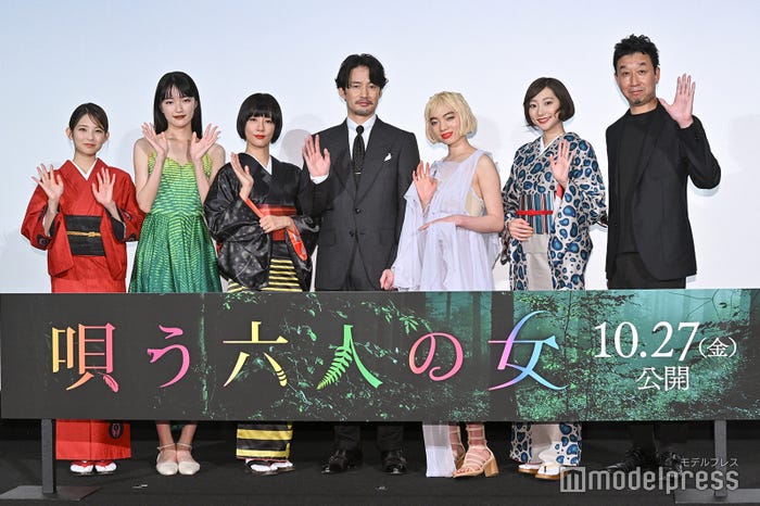 (左から)桃果、服部樹咲、水川あさみ、竹野内豊、アオイヤマダ、武田玲奈、石橋義正監督(C)モデルプレス