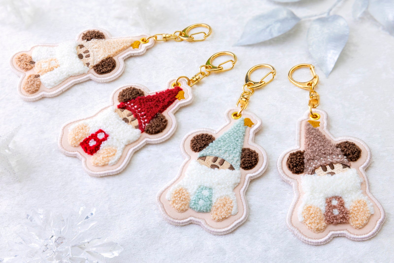 キーチェーン 各1,200円※全部そろえることができるセットも販売（C）Disney