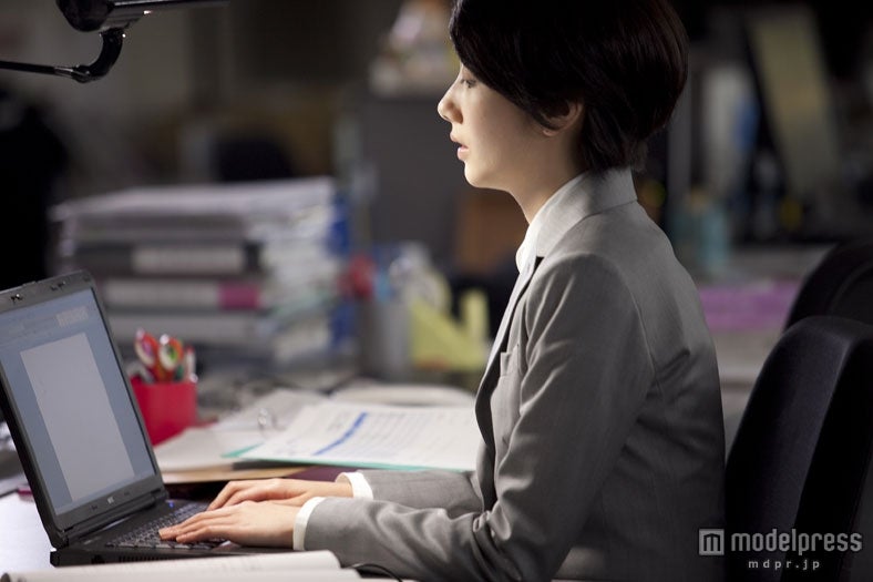 波瑠／NTT ドコモ「dマーケット BOOKストア」新TVCM「新社会人のきみへ」編メイキングショット