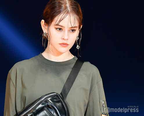 emma、ミニ丈ワンピで美脚披露 シンプルコーデでオーラ際立つ<TGC富山2018>