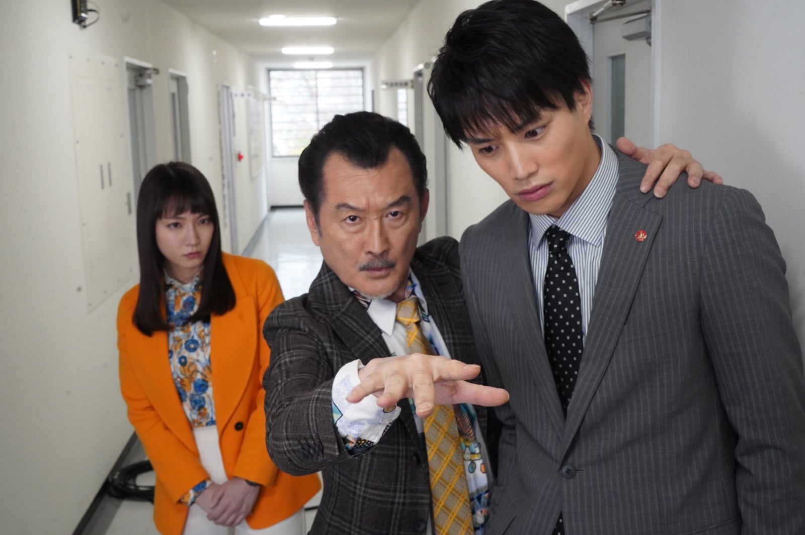 吉岡里帆、吉田鋼太郎、鈴木伸之 （C）テレビ朝日