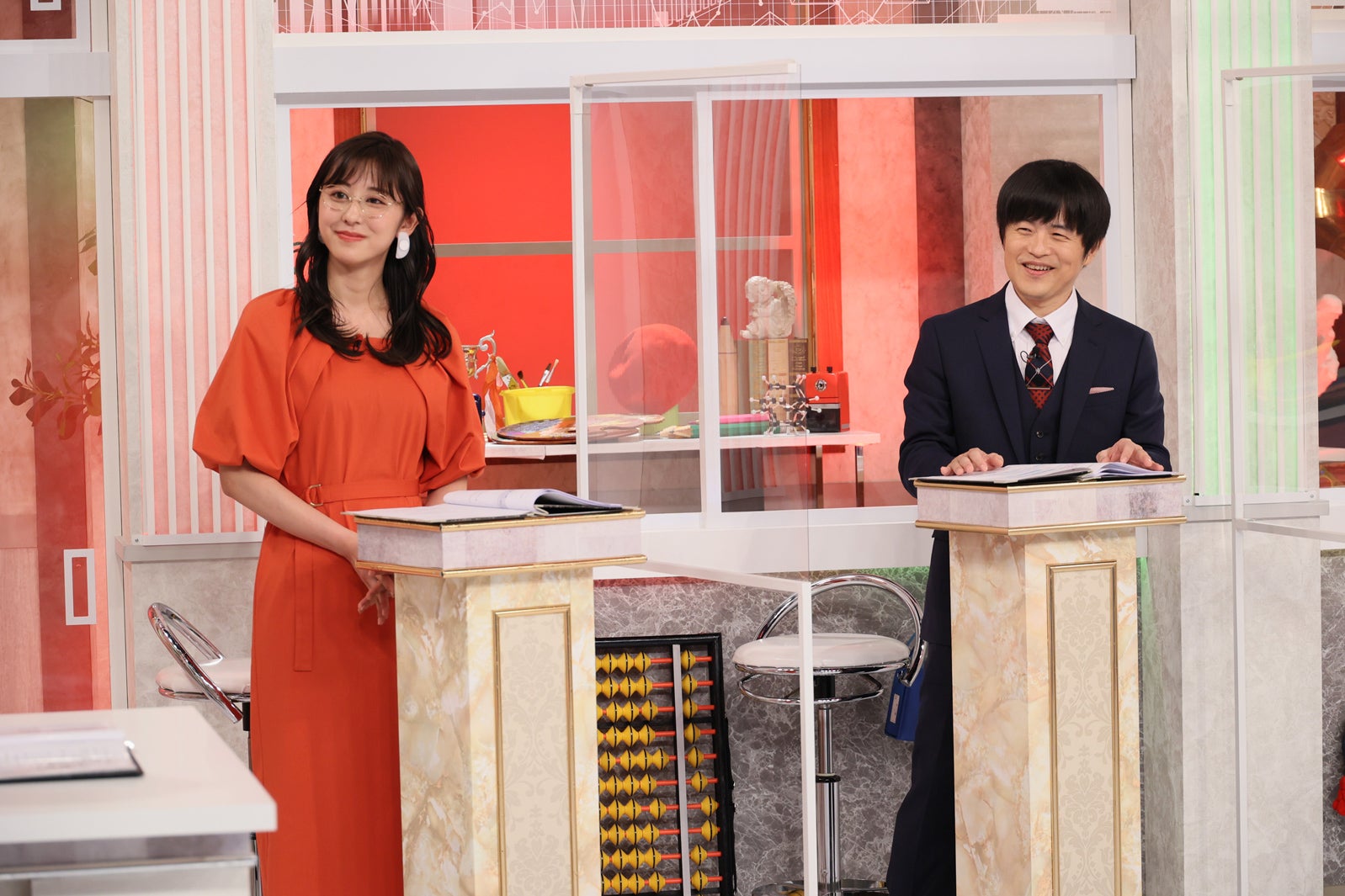 斎藤ちはる、バカリズム（C）テレビ朝日