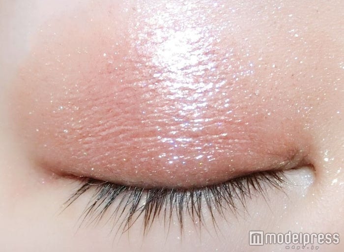 リキッドとグリッター2つの質感でつくる輝きに夢中/写真:mari(C)モデルプレス